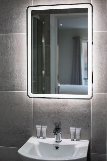 Luxury, Sleeps 6, City Centre Belfast Extérieur photo