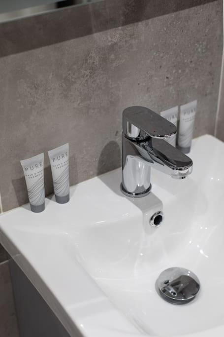 Luxury, Sleeps 6, City Centre Belfast Extérieur photo