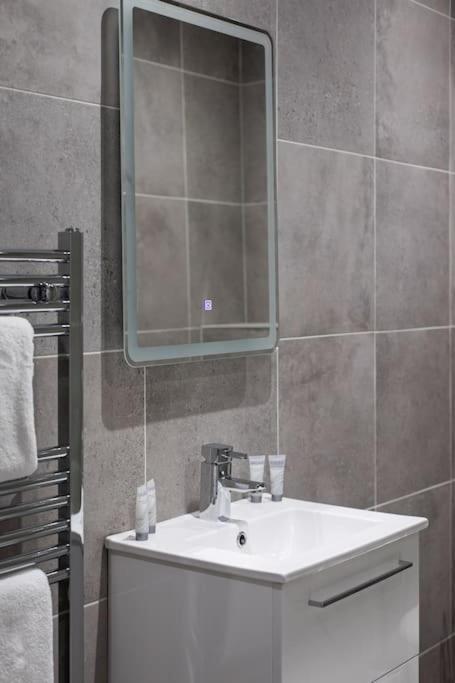 Luxury, Sleeps 6, City Centre Belfast Extérieur photo