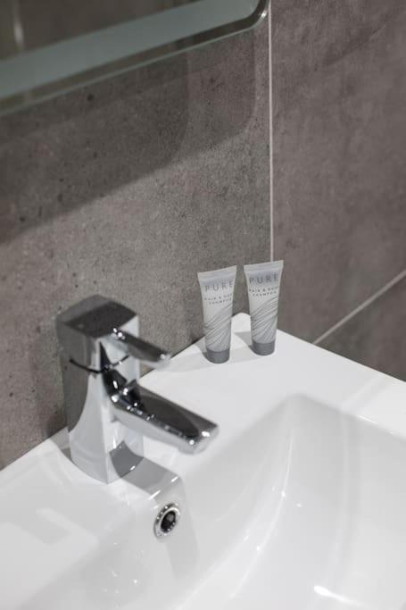 Luxury, Sleeps 6, City Centre Belfast Extérieur photo